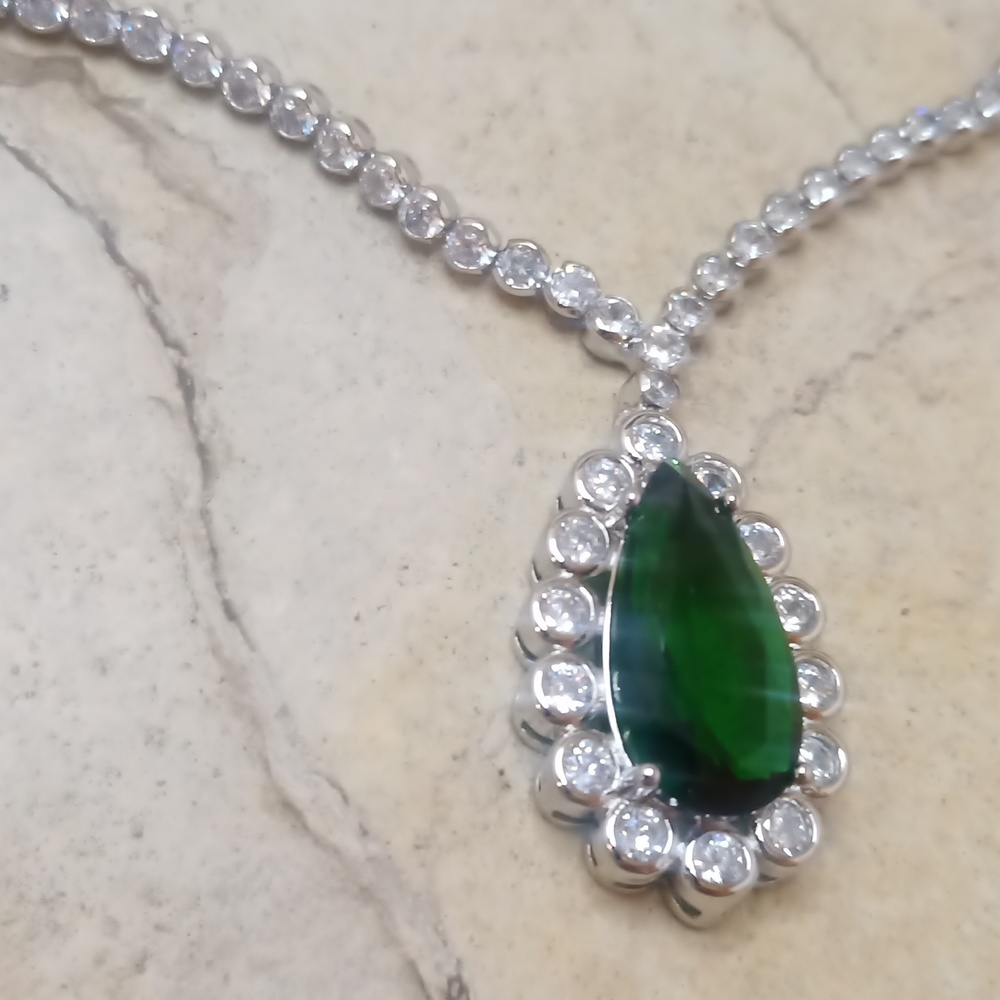 Stunning Emerald and white Bezel Set Diamond CZ 925 Lariat Necklace
